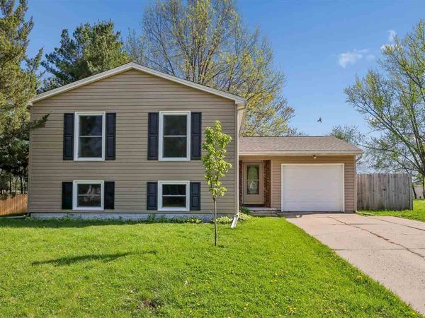 230 Heritage Dr, North Liberty, IA 52317