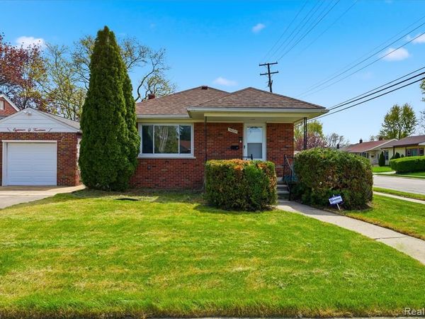 18004 Holland Avenue, Eastpointe, MI 48021