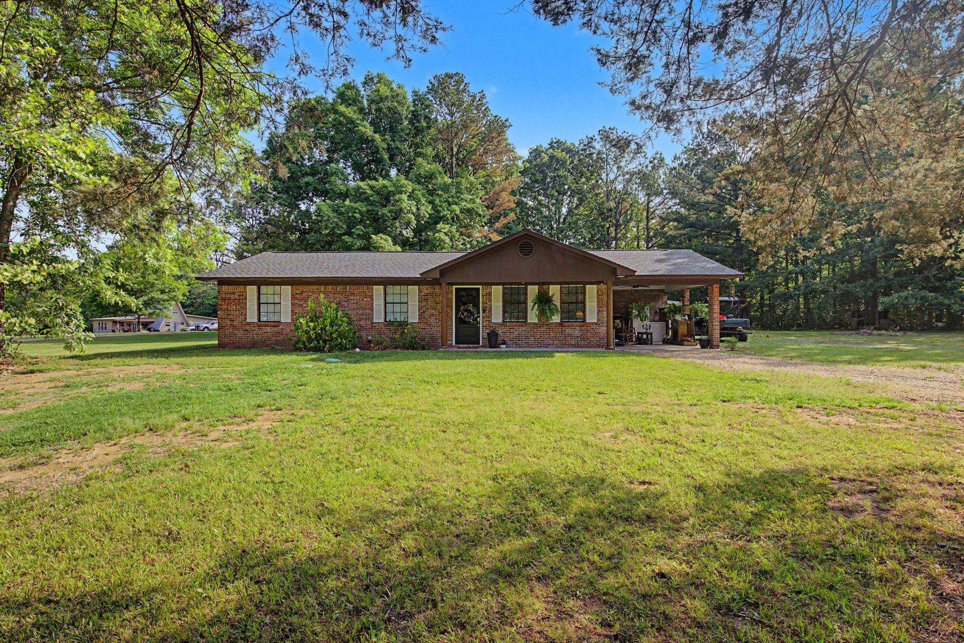 1233 Town Creek, West Point, MS 39773 Main Photo