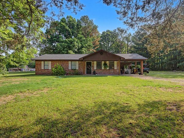 1233 Town Creek, West Point, MS 39773