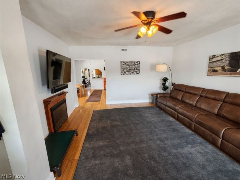 2318 W 19th Street, Cleveland, OH 44113 Photo 2