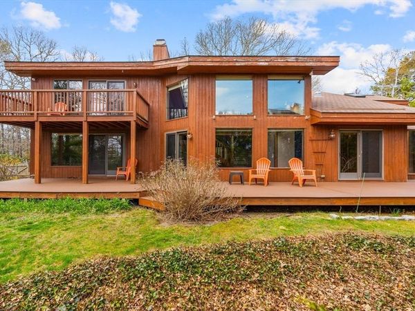 13 Cedar St, Mashpee, MA 02649