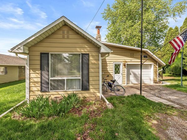 521 E Lincioln Street, Millersburg, IN 46543