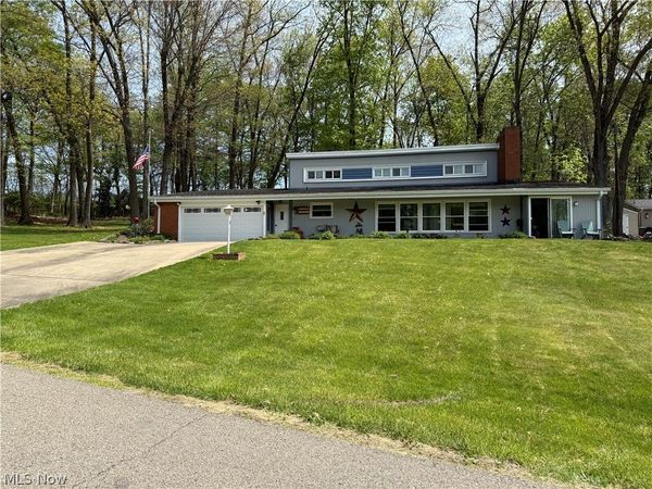 3220 Nob Hill Road, Zanesville, OH 43701