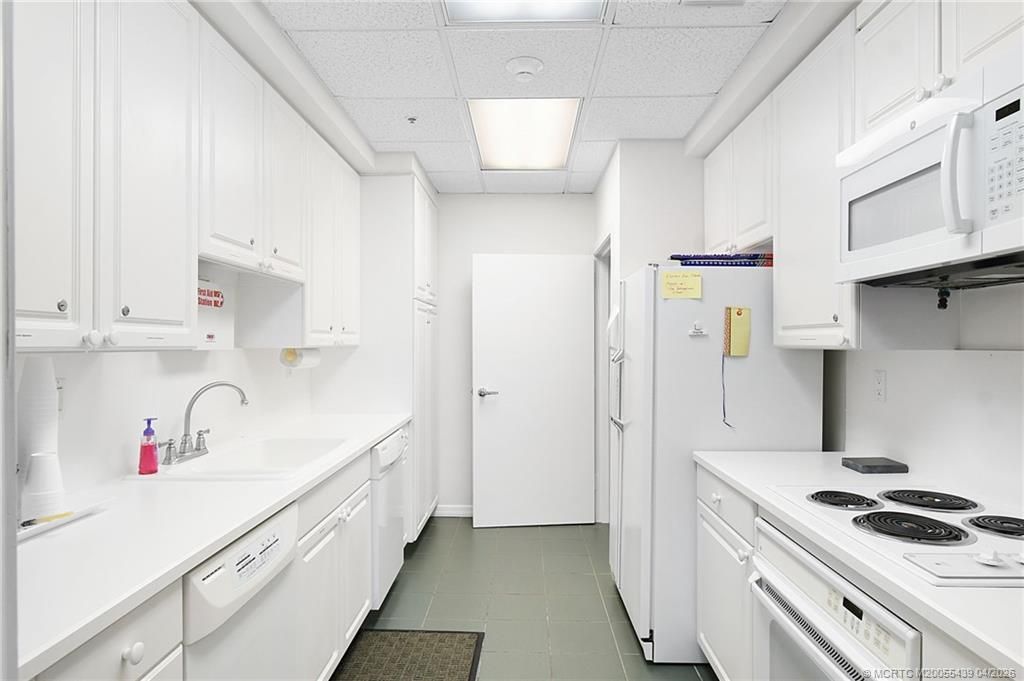 8600 S Ocean Drive, Unit 306, Jensen Beach, FL 34957 Photo