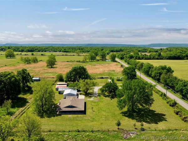 424398 Texanna Road, Checotah, OK 74426