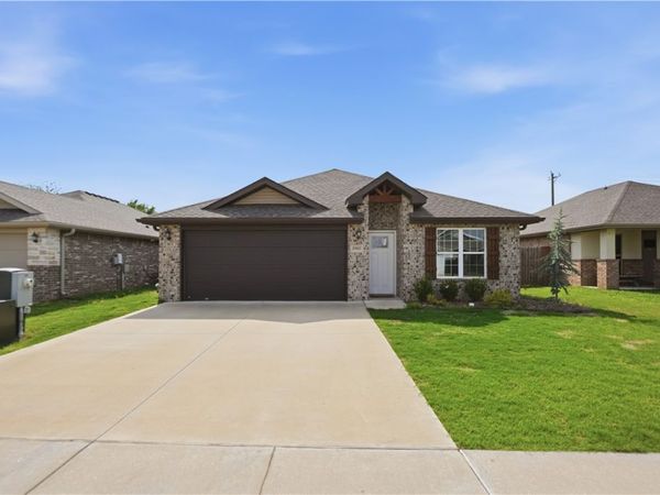 5905 NW McClellen Street , Bentonville, AR 72713