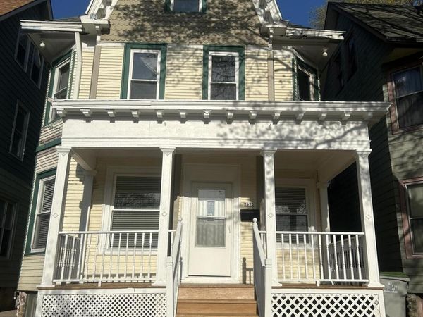 2570 N Oakland Ave, Milwaukee, WI 53211