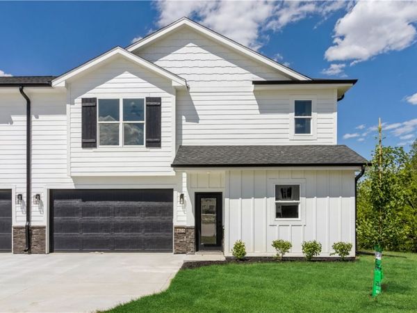 209 Boulder Pointe, Polk City, IA 50226
