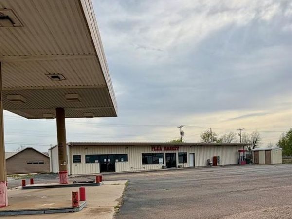 501 11th Street , Quanah, TX 79252