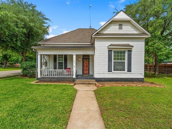 501 N Davis Street , West, TX 76691
