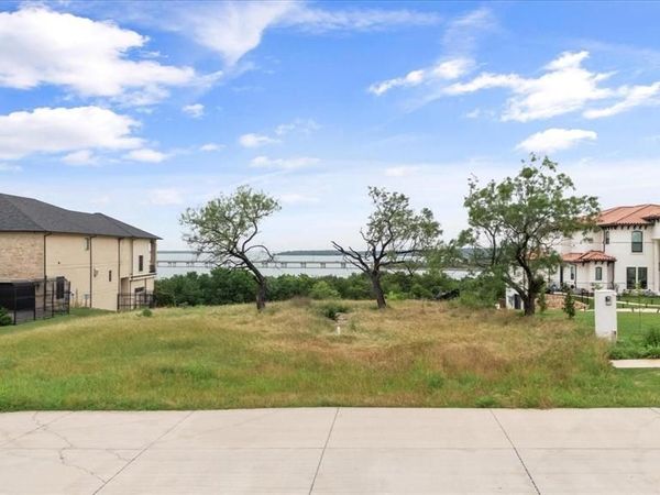1047 Mallard Pointe Drive , Grand Prairie, TX 75104