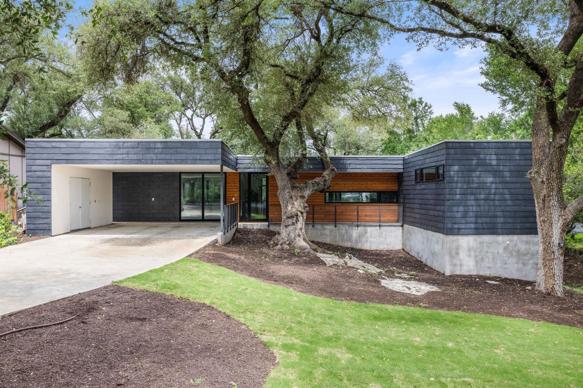 9400 Shady Oaks Dr, Austin, TX 78729 Main Photo