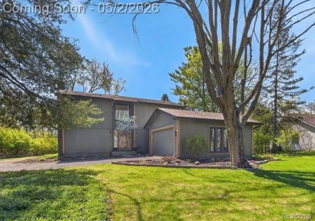 7025 Cedarbank Drive, West Bloomfield Township, MI 48324 Main Photo