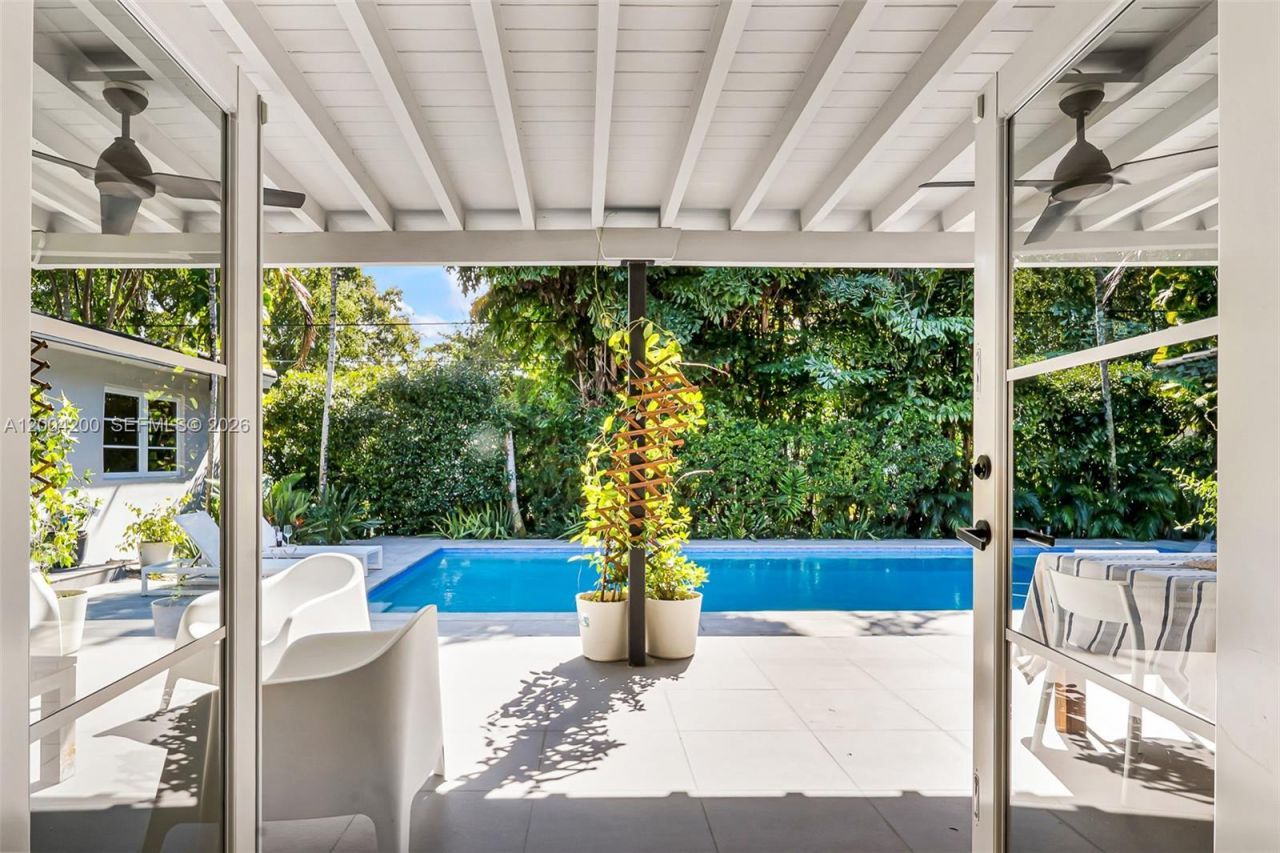 1010 Placetas Ave, Coral Gables, FL 33146 Photo