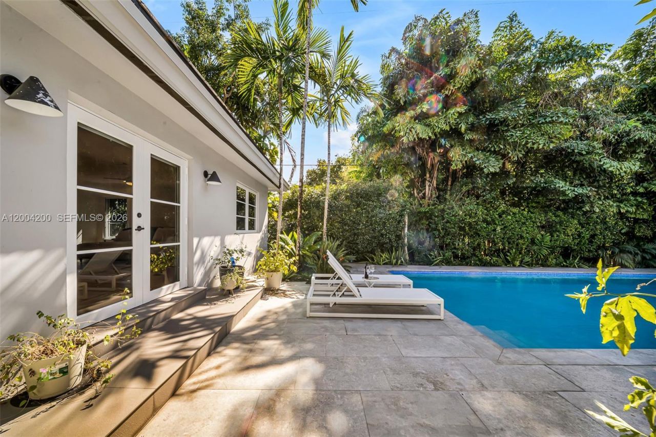 1010 Placetas Ave, Coral Gables, FL 33146 Photo