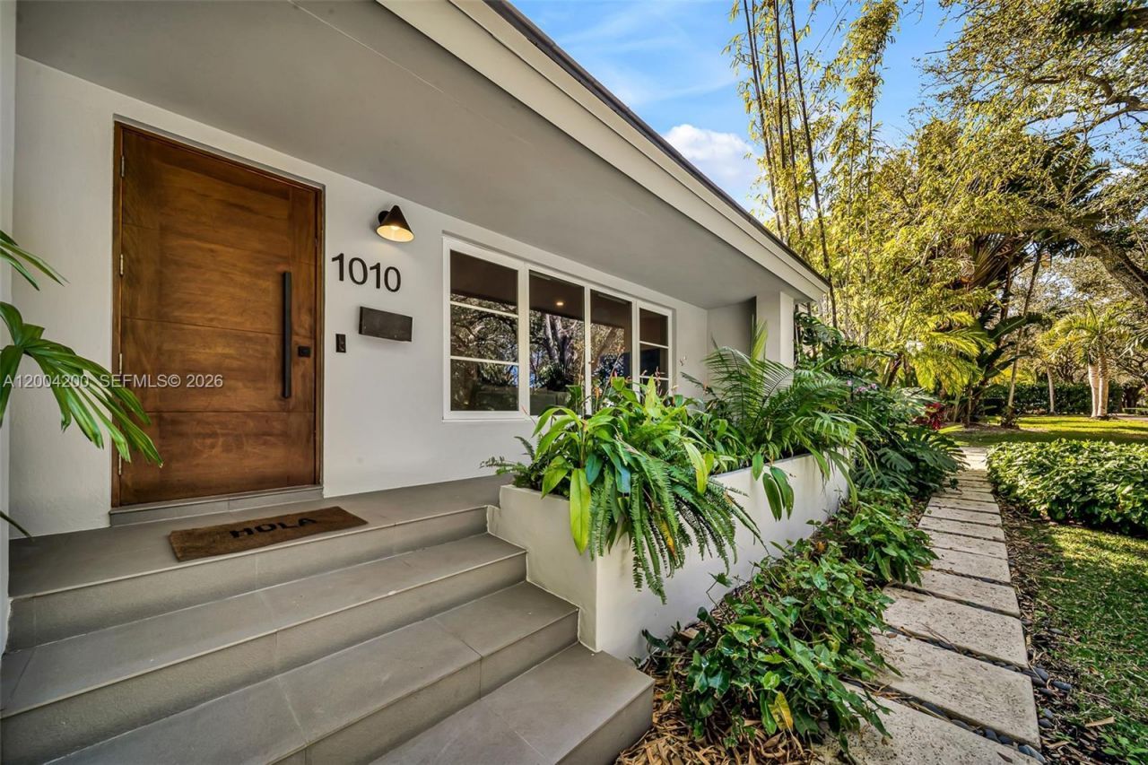 1010 Placetas Ave, Coral Gables, FL 33146 Photo
