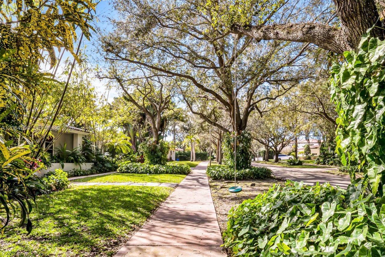 1010 Placetas Ave, Coral Gables, FL 33146 Photo