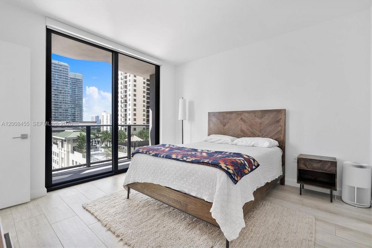 55 SW 9th St, Unit 1103, Miami, FL 33130 Photo