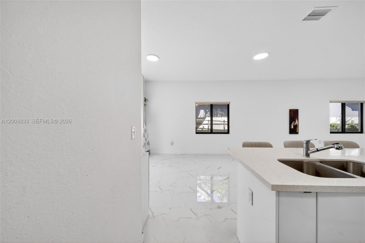 1864 NW 84th St , Miami, FL 33147 Photo