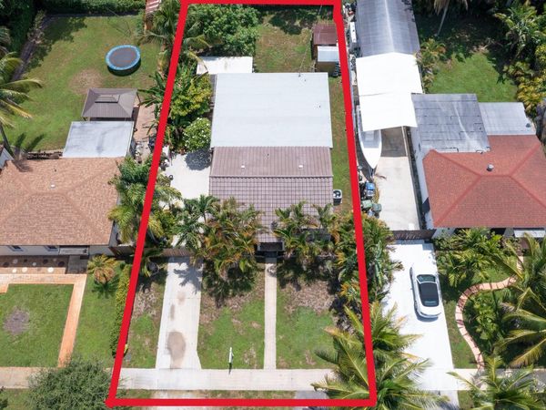 820 SW 18th Court, Fort Lauderdale, FL 33315