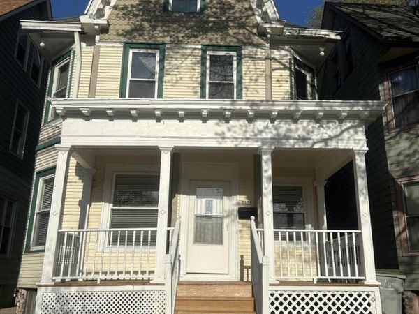 2570 N Oakland AVENUE, Milwaukee, WI 53211