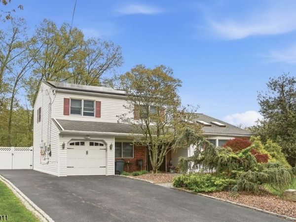 4 Winfield Dr, Parsippany-Troy Hills, NJ 07054