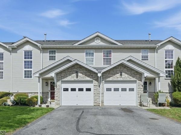 4 Mulberry Ln, Hardyston, NJ 07419