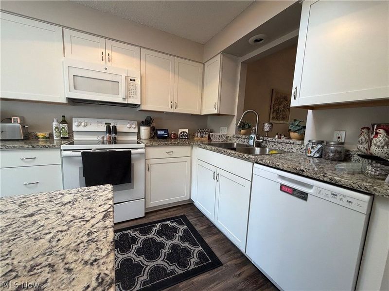 4648 Oak Point Road, Lorain, OH 44053 Photo 3