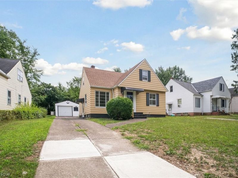 5359 West Boulevard, Maple Heights, OH 44137 Photo 2