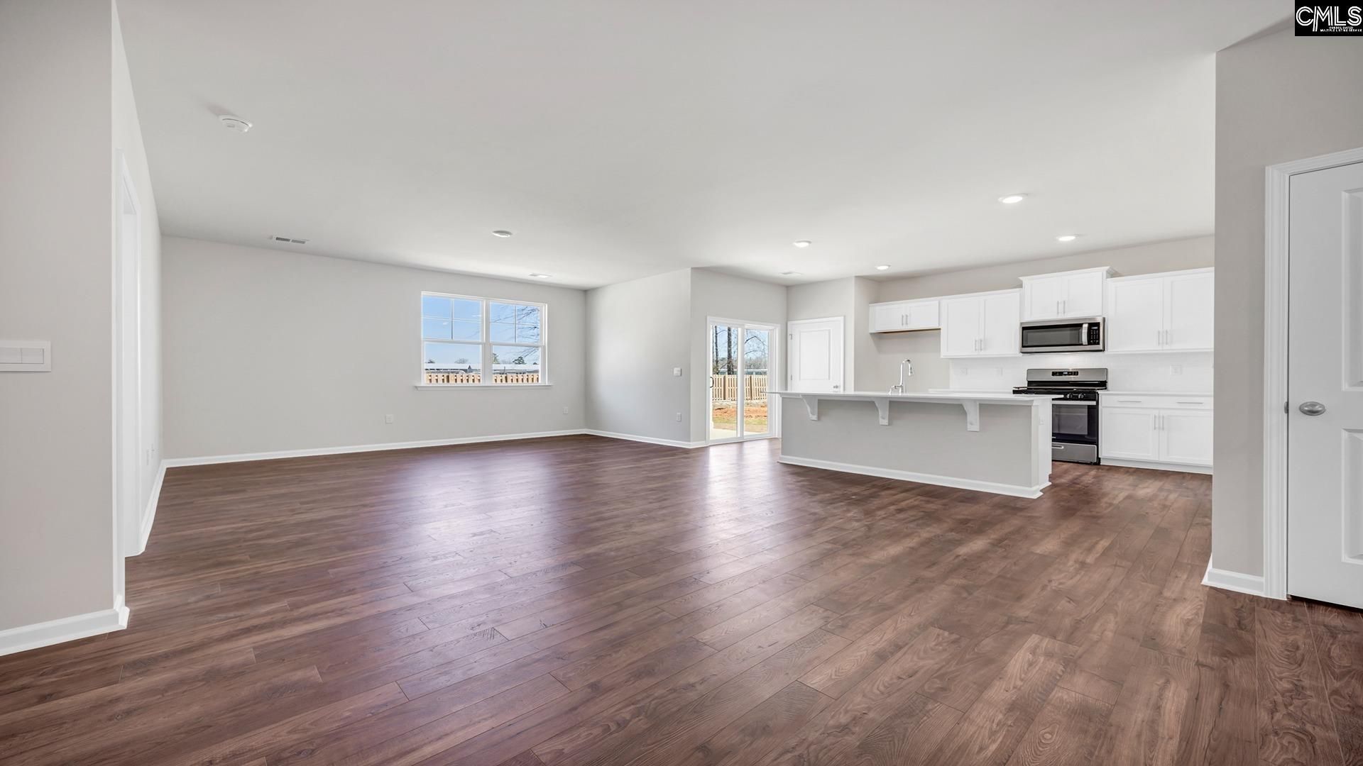 419 Leathertree Lane  Photo 10