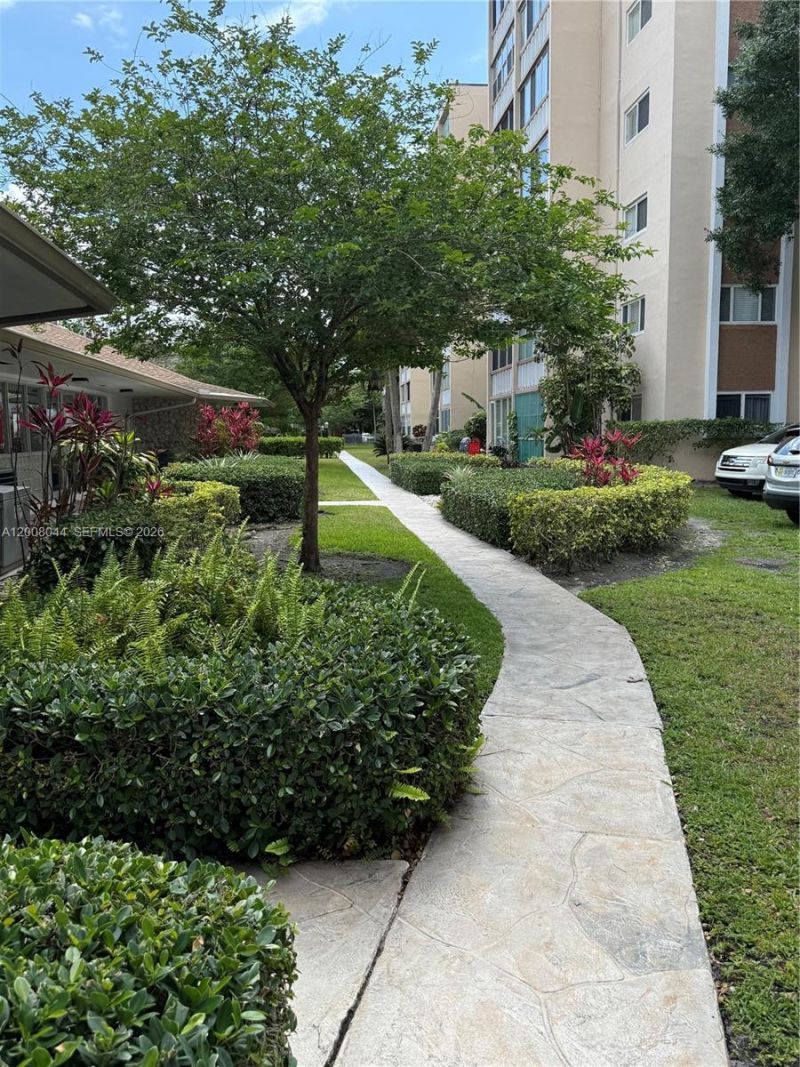 609 NE 14th Ave, Unit 108, Hallandale Beach, FL 33009 Photo