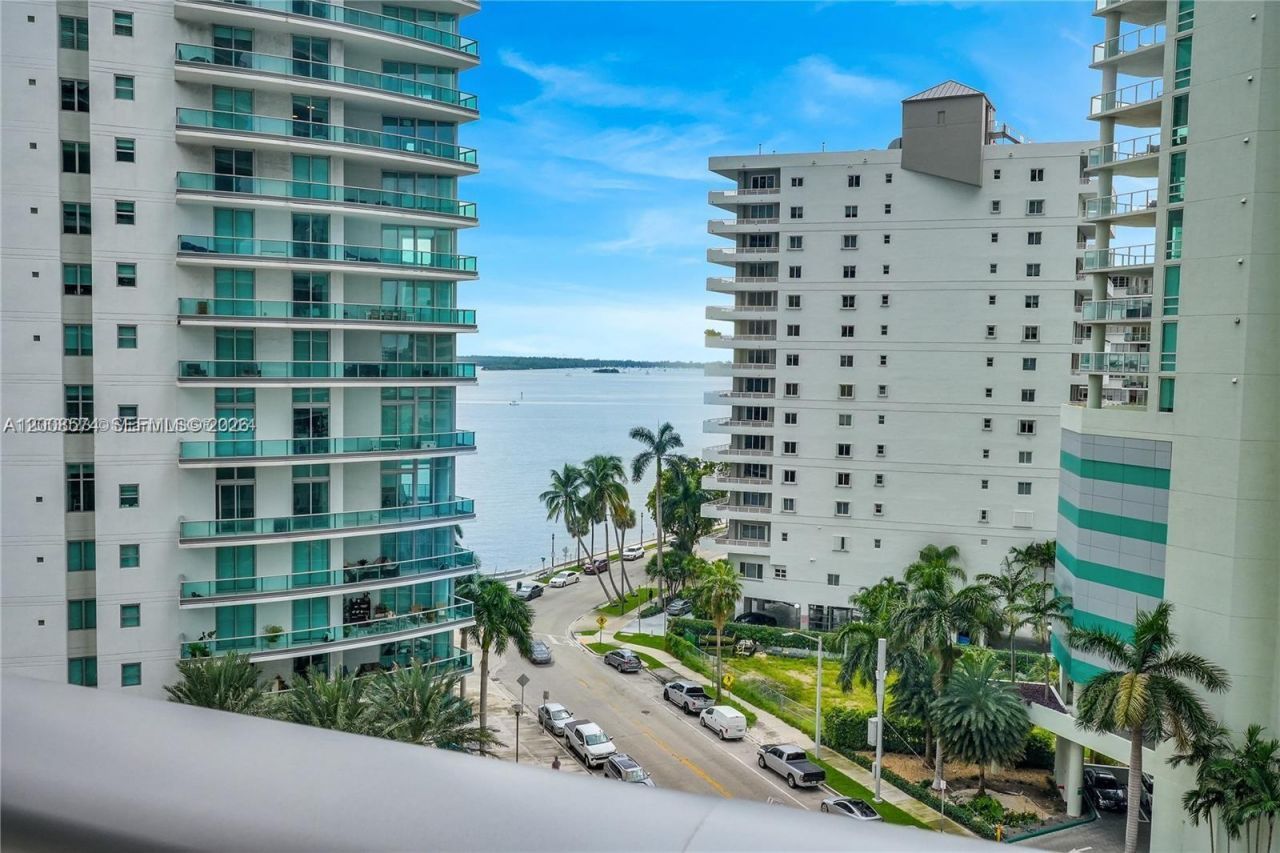 1300 Brickell Bay Dr, Unit 807, Miami, FL 33131 Photo