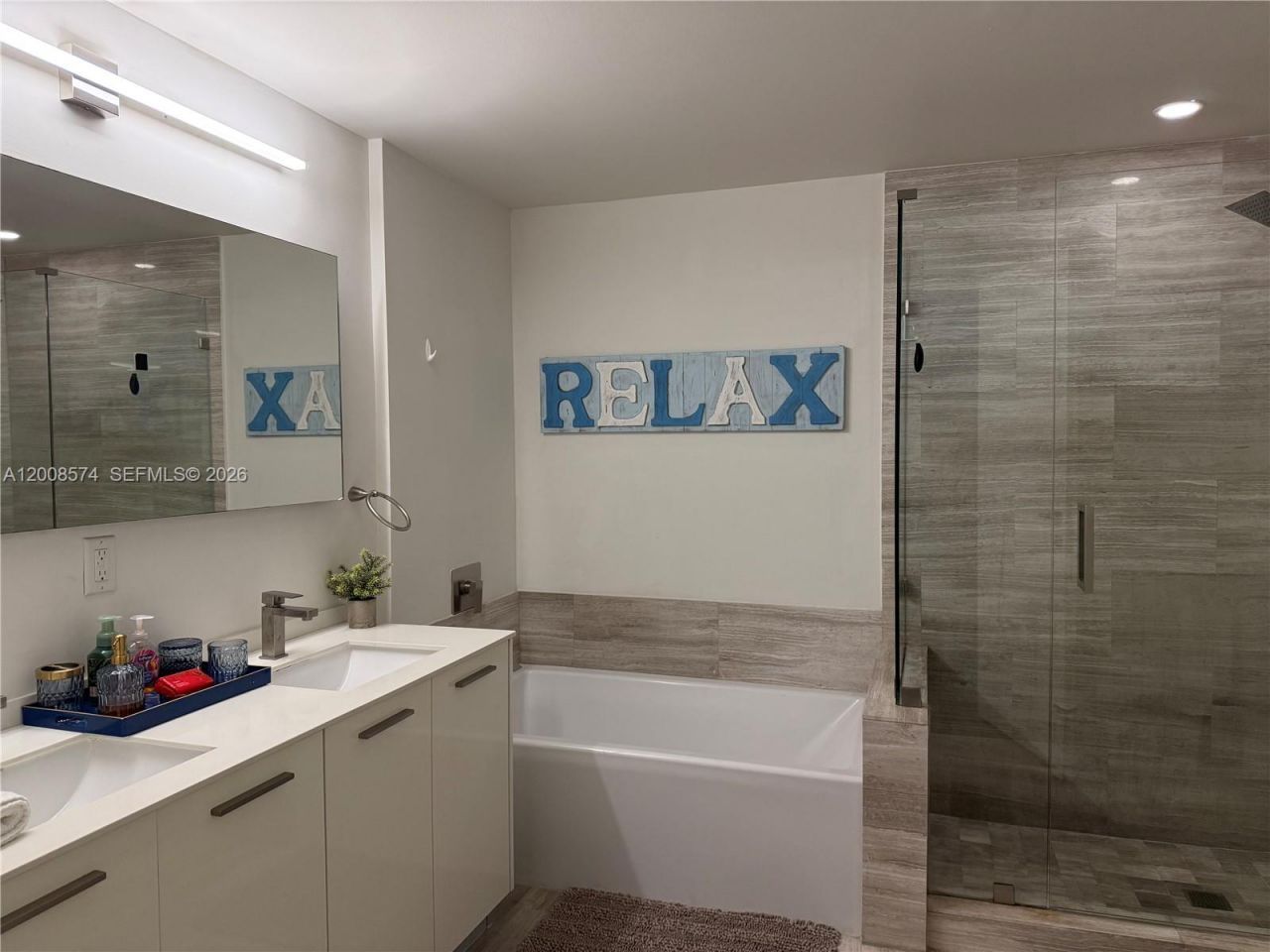 1300 Brickell Bay Dr, Unit 807, Miami, FL 33131 Photo