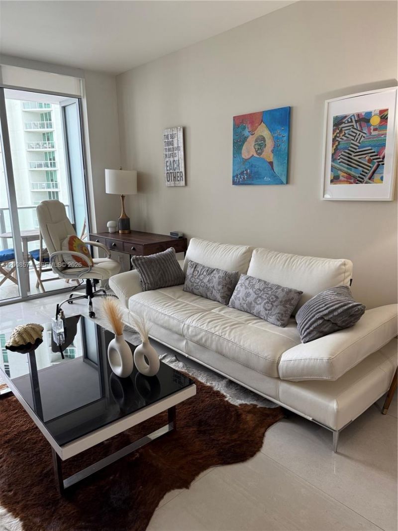 1300 Brickell Bay Dr, Unit 807, Miami, FL 33131 Photo