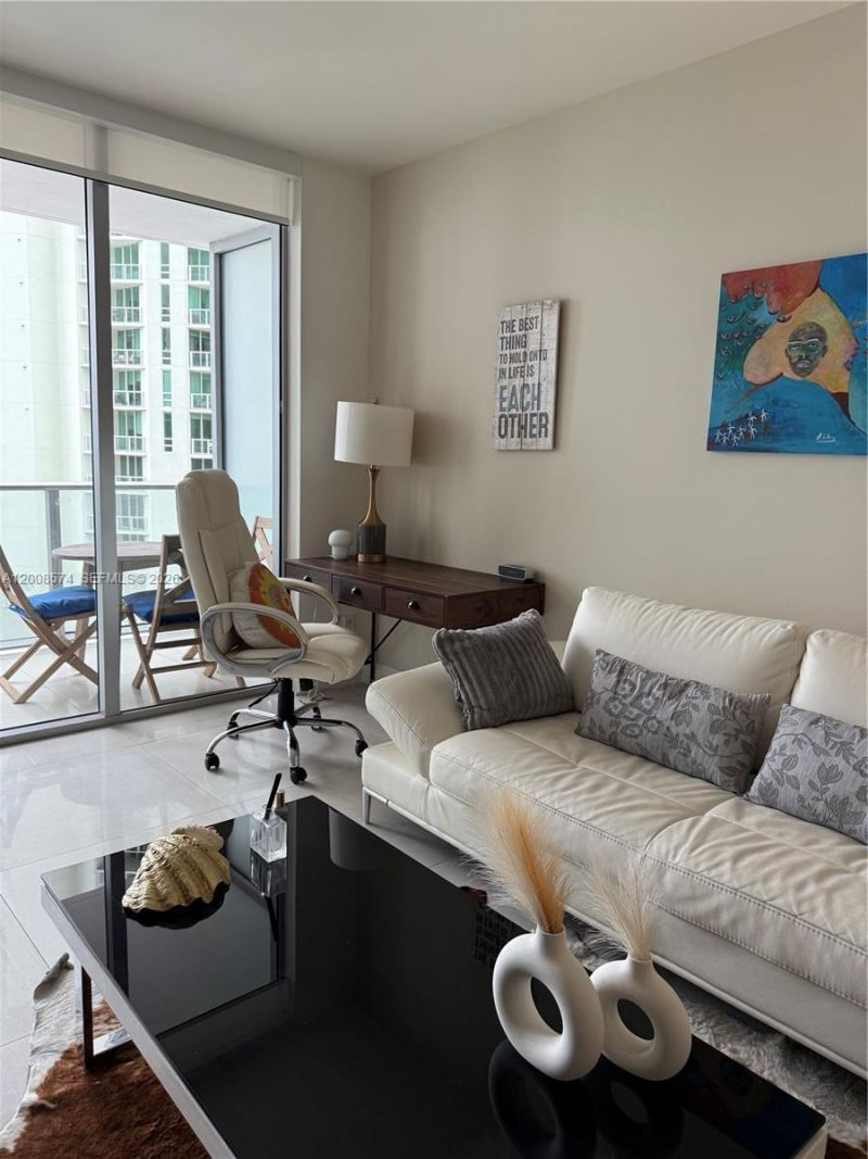 1300 Brickell Bay Dr, Unit 807, Miami, FL 33131 Photo