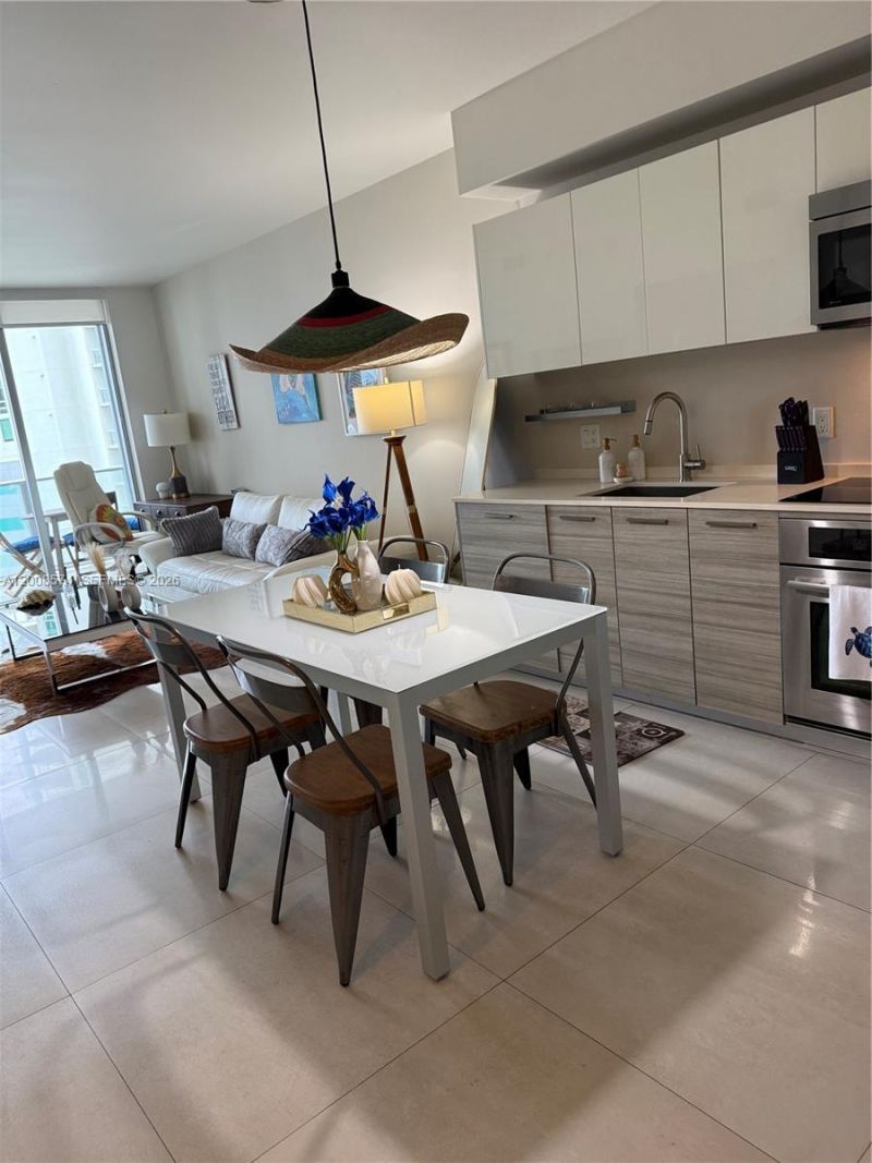 1300 Brickell Bay Dr, Unit 807, Miami, FL 33131 Photo
