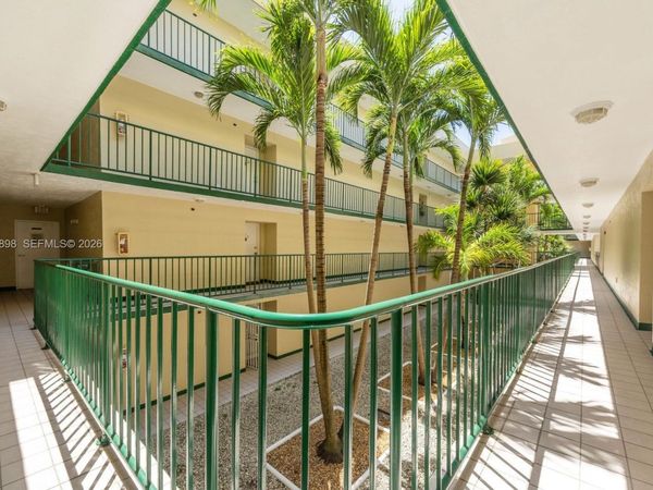 8320 NW 8th St , Unit 2-213, Miami, FL 33126