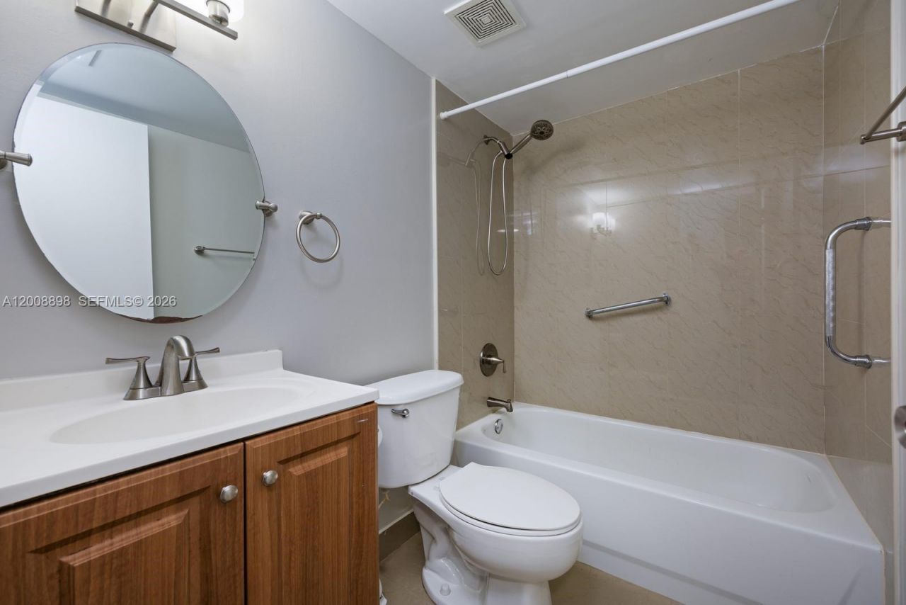 8320 NW 8th St, Unit 2-213, Miami, FL 33126 Photo