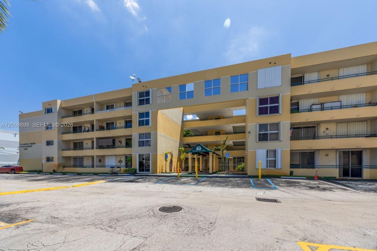8320 NW 8th St, Unit 2-213, Miami, FL 33126 Photo