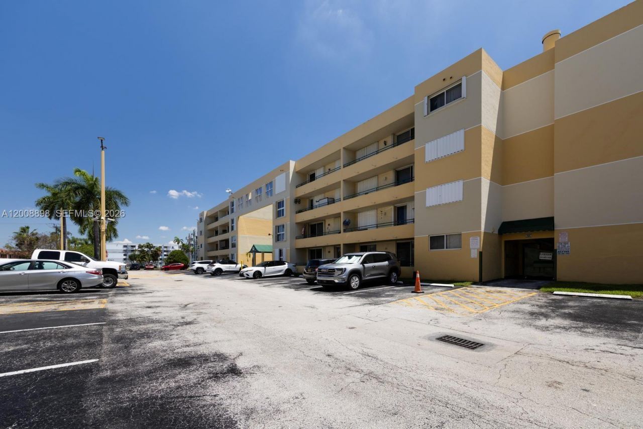 8320 NW 8th St, Unit 2-213, Miami, FL 33126 Photo