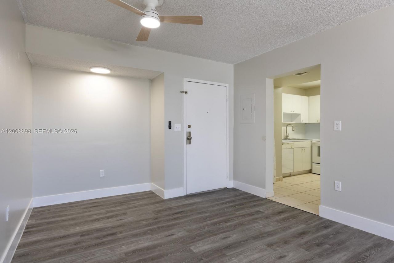 8320 NW 8th St, Unit 2-213, Miami, FL 33126 Photo