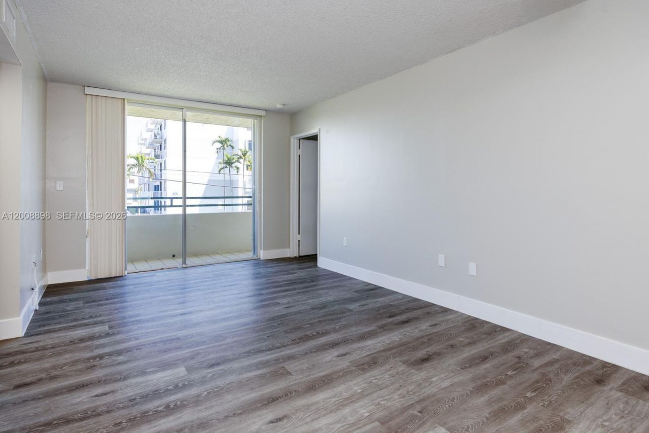 8320 NW 8th St, Unit 2-213, Miami, FL 33126 Photo