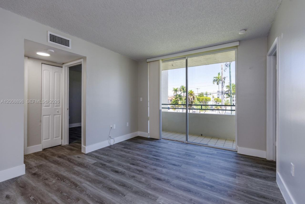 8320 NW 8th St, Unit 2-213, Miami, FL 33126 Photo