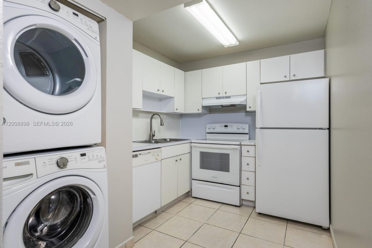 8320 NW 8th St, Unit 2-213, Miami, FL 33126 Photo