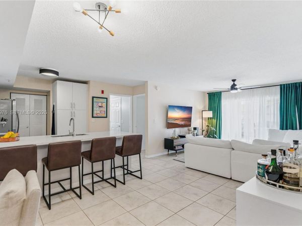 2640 S University Dr , Unit 111, Davie, FL 33328