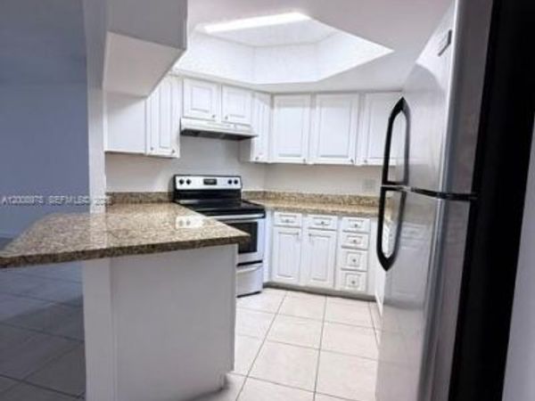 8333 Lake Dr , Unit 407, Doral, FL 33166