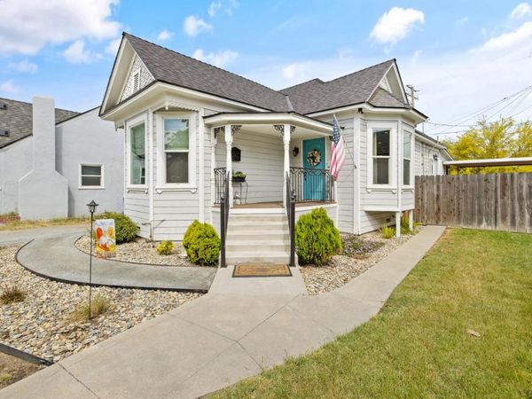 124 W Florinda St, Hanford, CA 93230