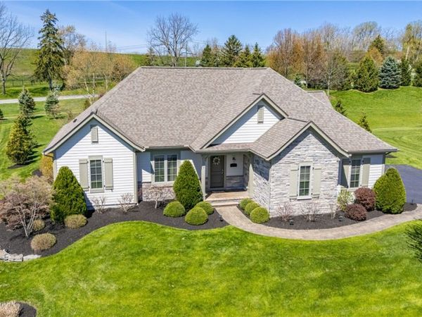 7 Hawkstone Way, Pittsford, NY 14534