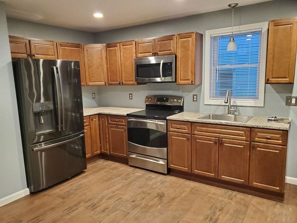 202 Hope St, Unit 3, Fall River, MA 02721